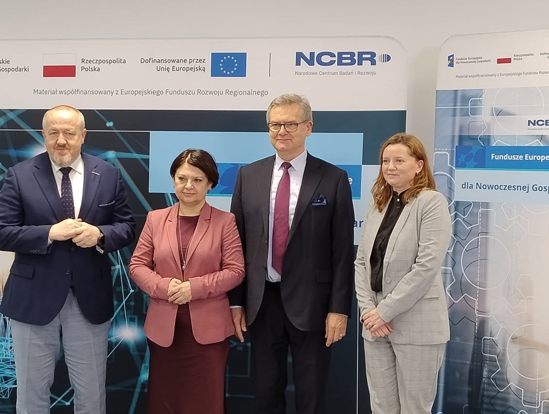 Zdjecie prezentuje przedstawicieli NCBR, IPPT i MFiPR